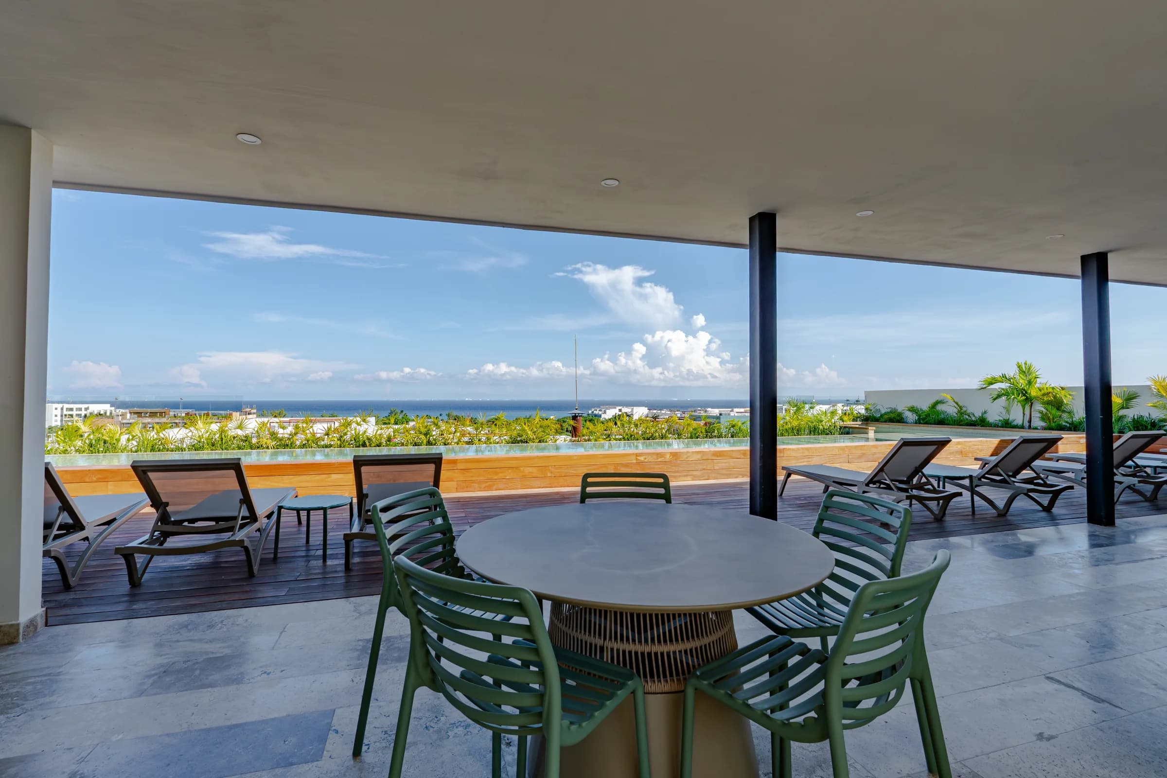 Terraza del rooftop de Paravian con vista al mar, Playa del Carmen
